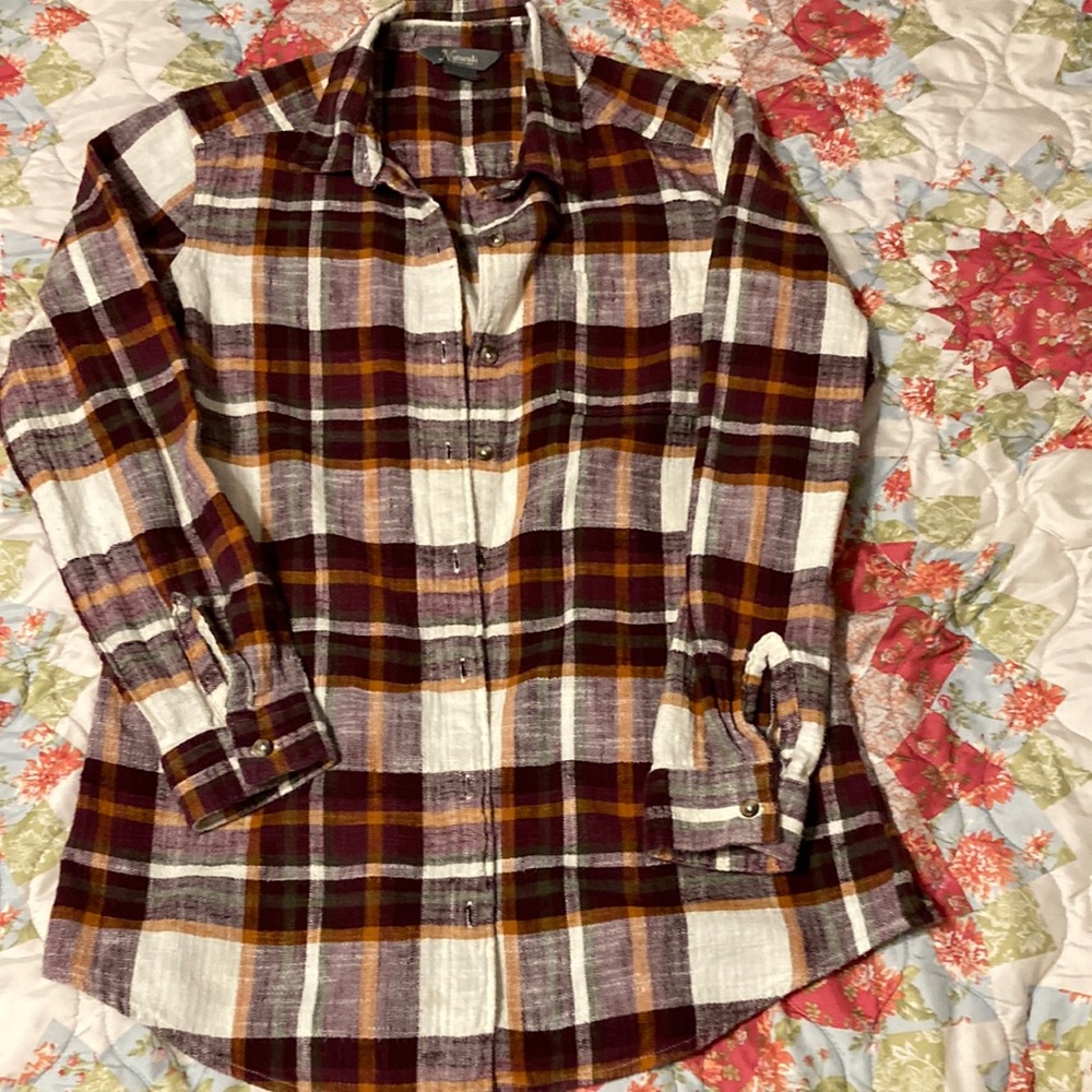 Natural Reflections Woman’s Plaid Button-Up Shirt size Small